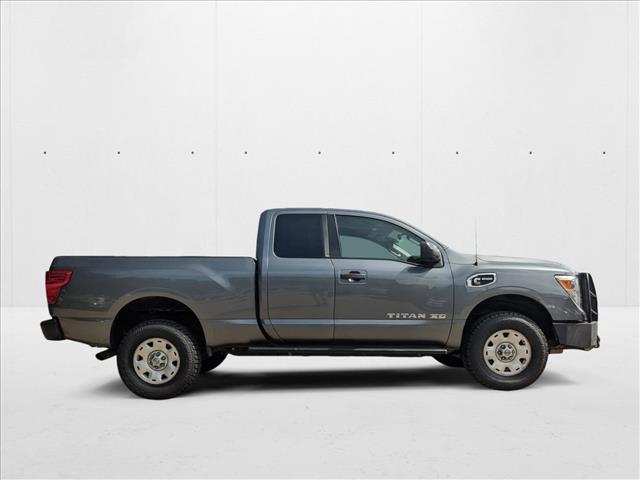 2017 Nissan Titan photo 4