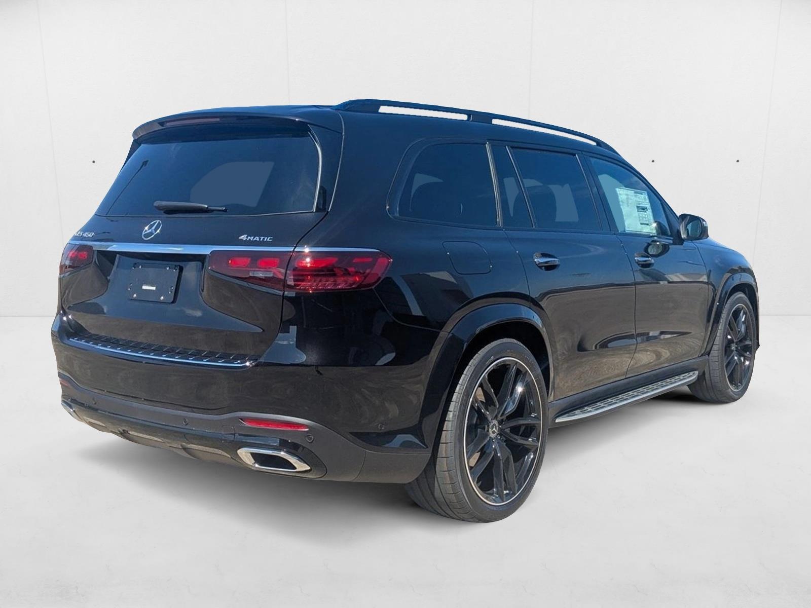 2026 Mercedes Benz GLS 450 4MATIC photo 2