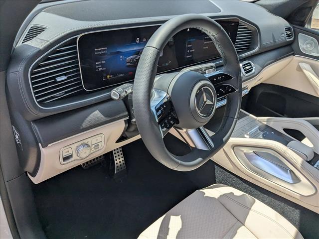 2025 Mercedes Benz GLS 450 4MATIC photo 3