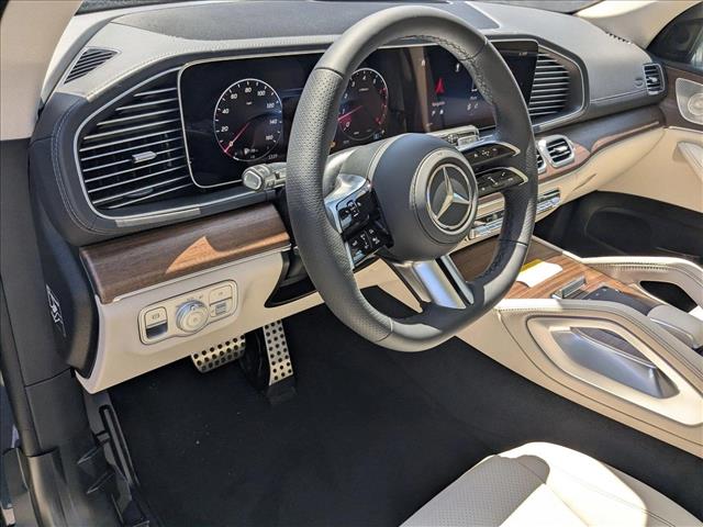 2025 Mercedes Benz GLS 450 4MATIC photo 3