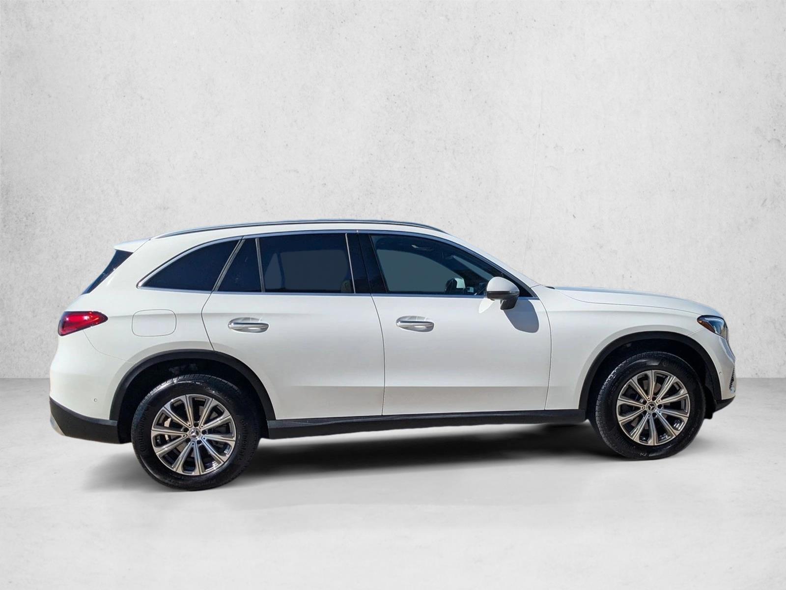 2025 Mercedes Benz GLC 300 photo 4