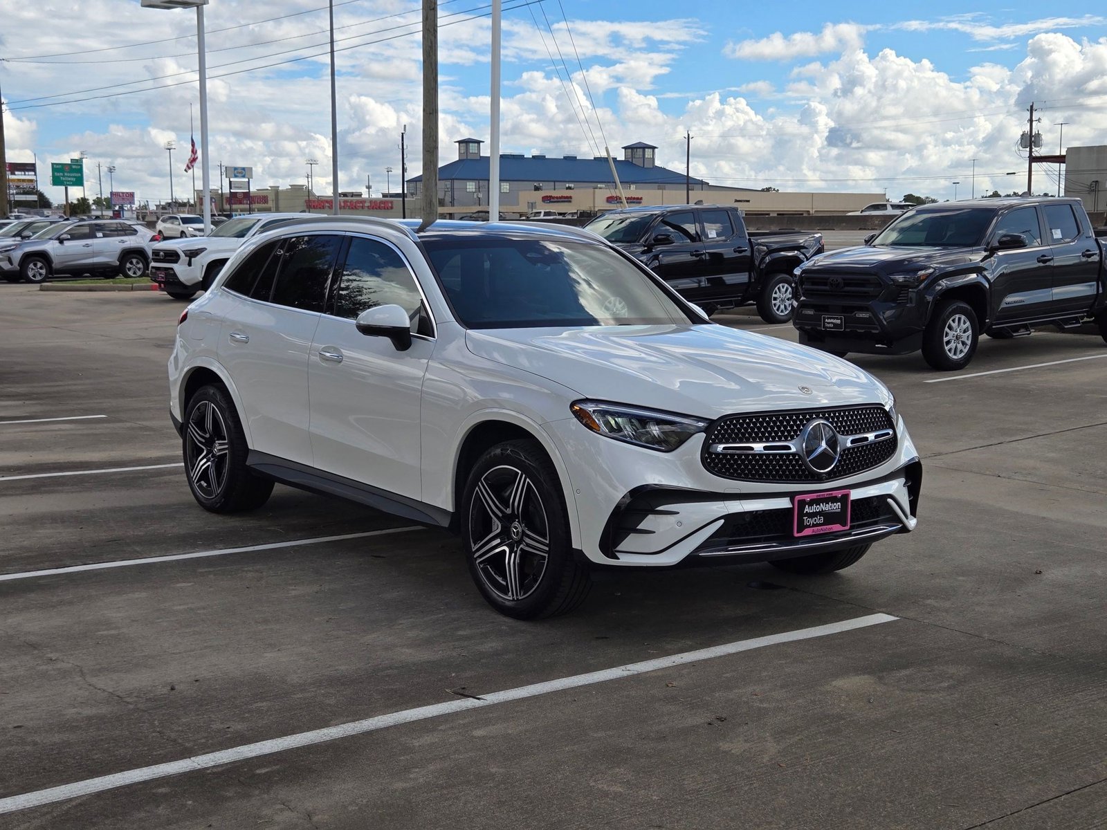 2023 Mercedes Benz GLC 300 photo 3