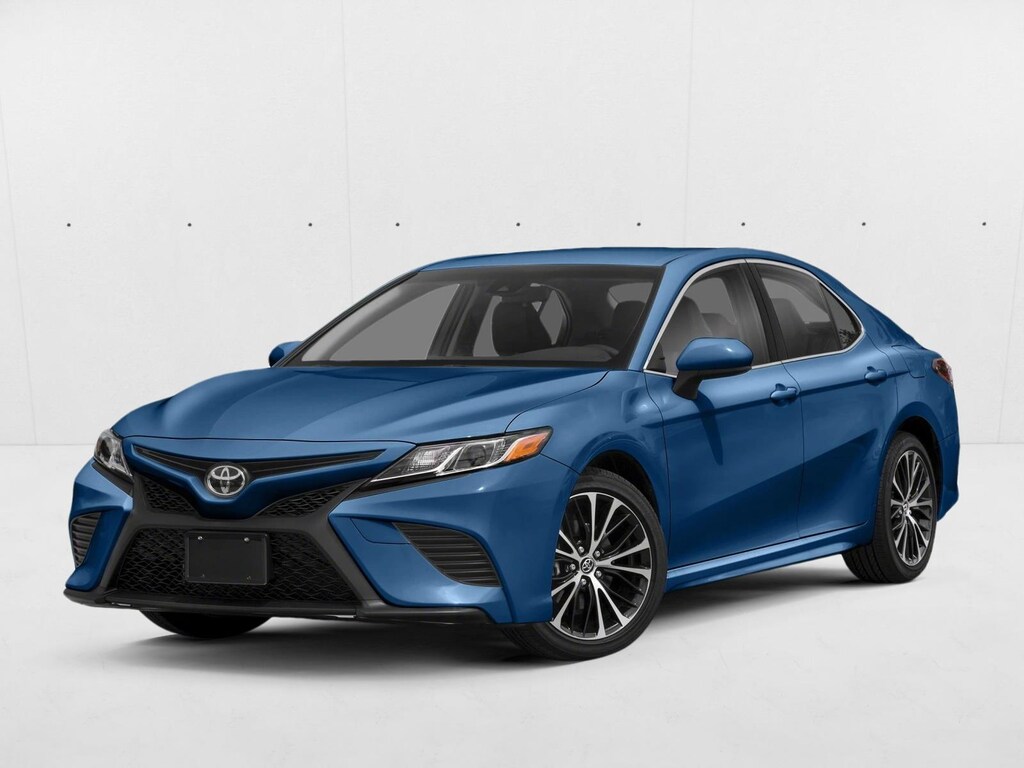 Used 2018 Toyota Camry SE Sedan