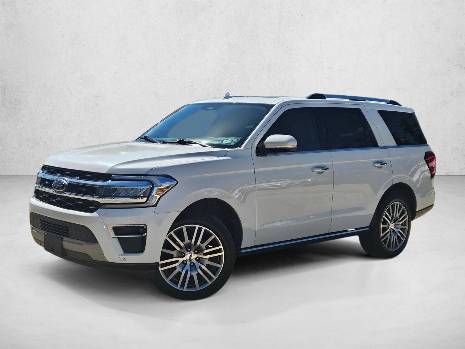 2022 Ford Expedition Limited's photo