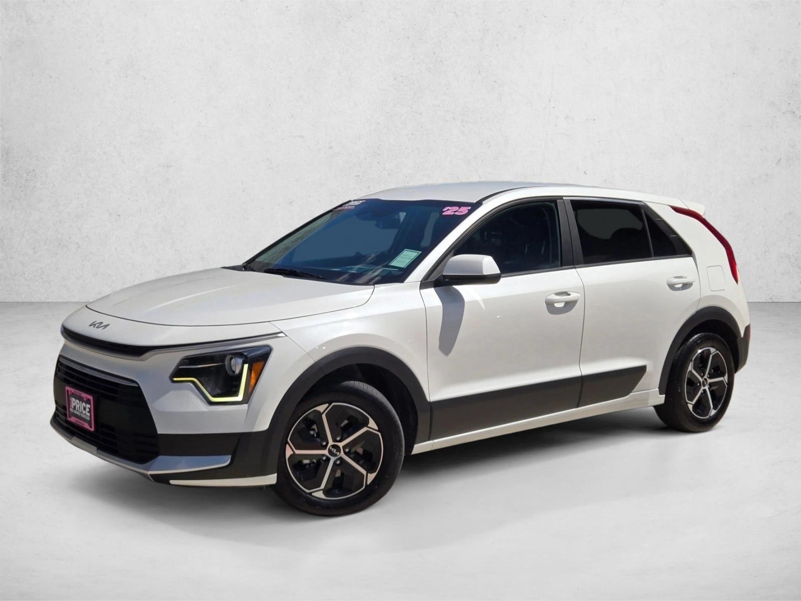 2025 Kia Niro LX HEV's photo