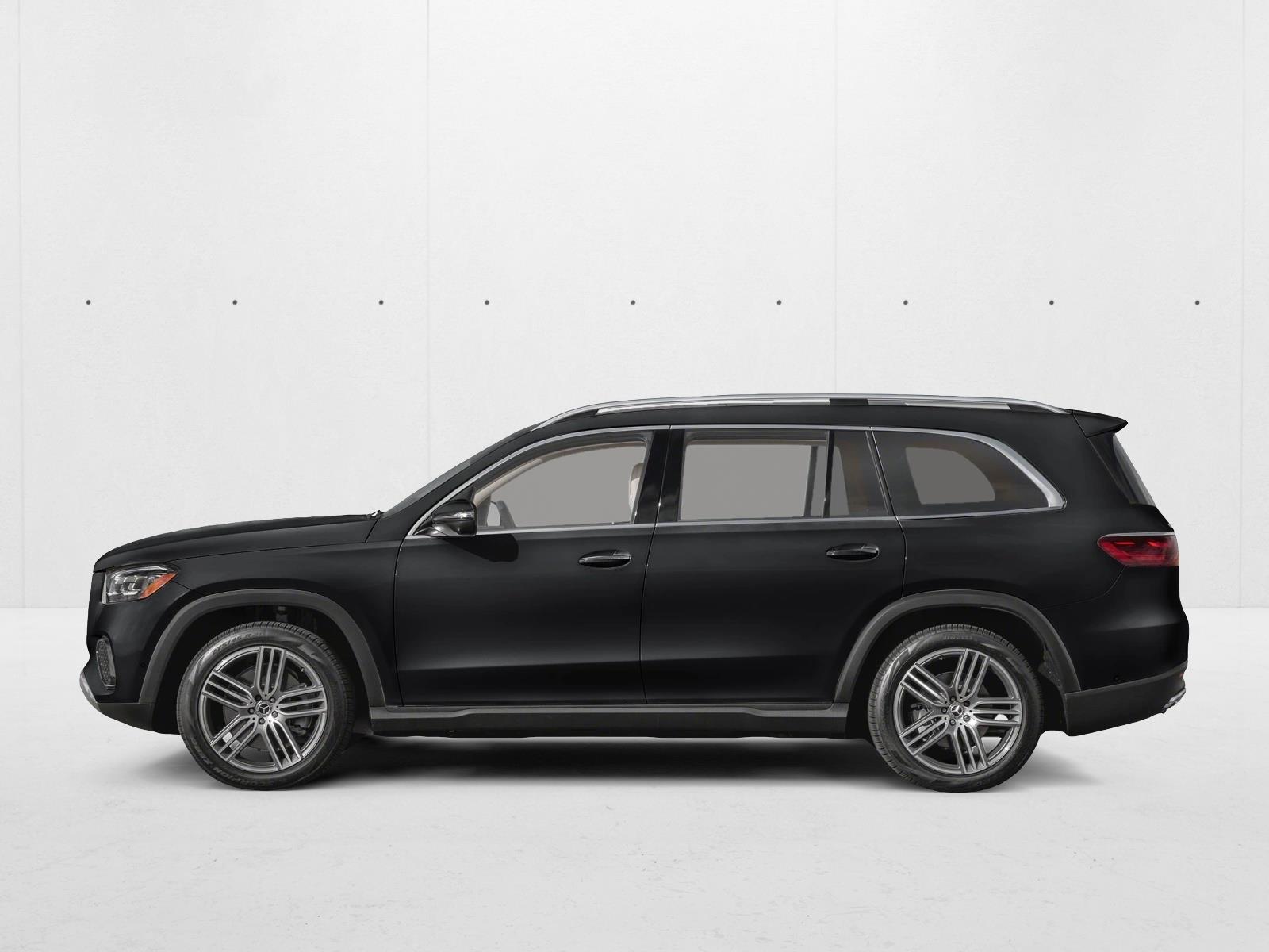 2026 Mercedes Benz GLS 450 4MATIC photo 2