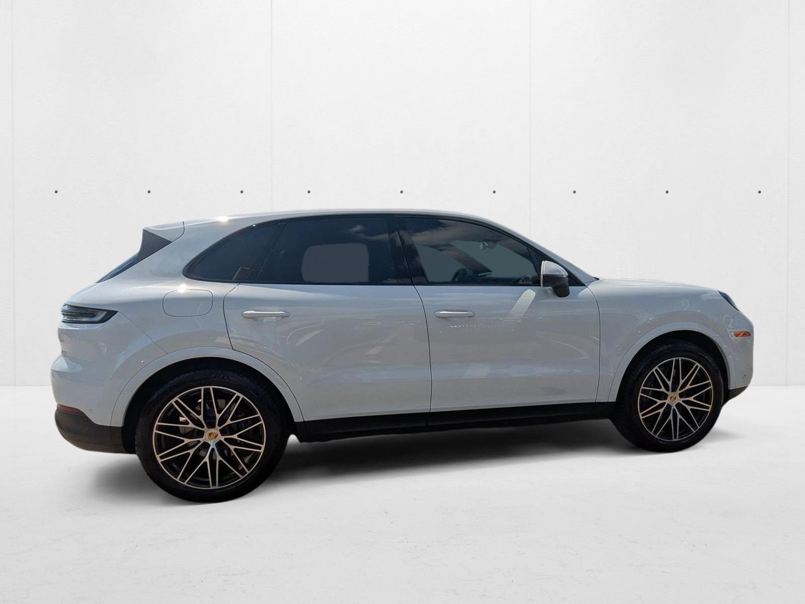 2024 Porsche Cayenne photo 4