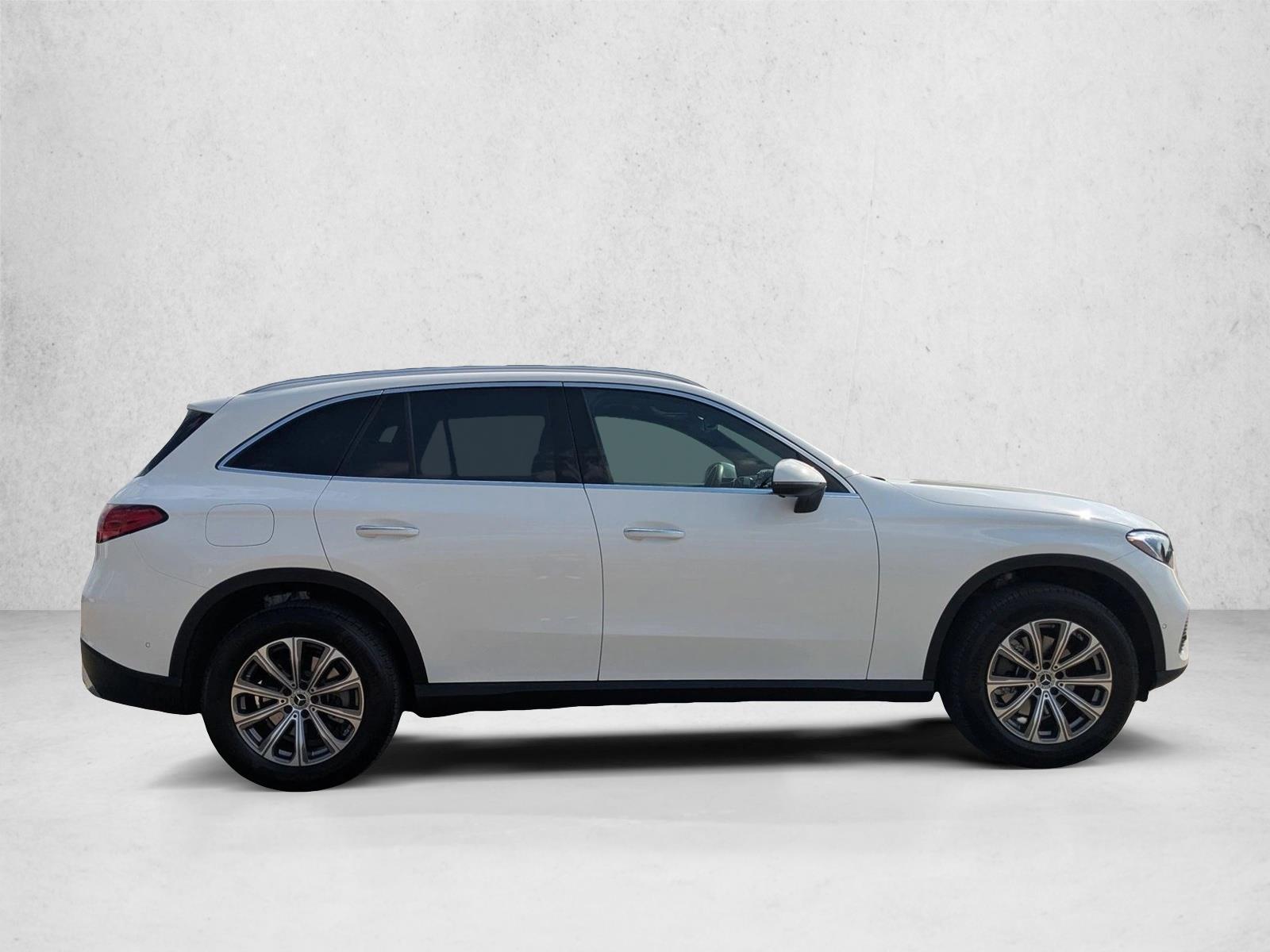 2025 Mercedes Benz GLC 300 photo 4