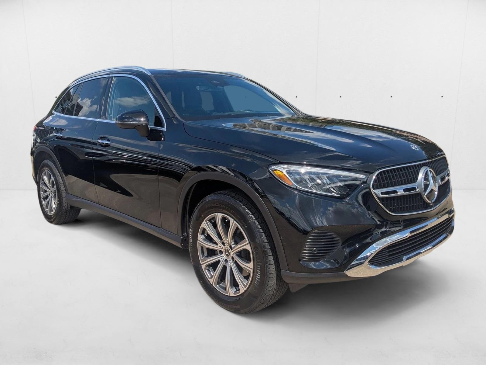 2025 Mercedes Benz GLC 300 photo 3