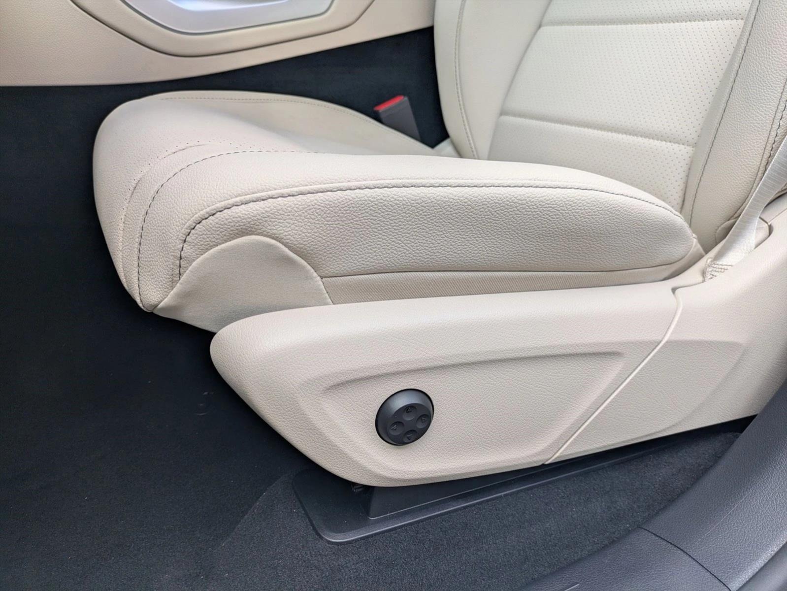 2026 Mercedes Benz GLS 450 4MATIC photo 4