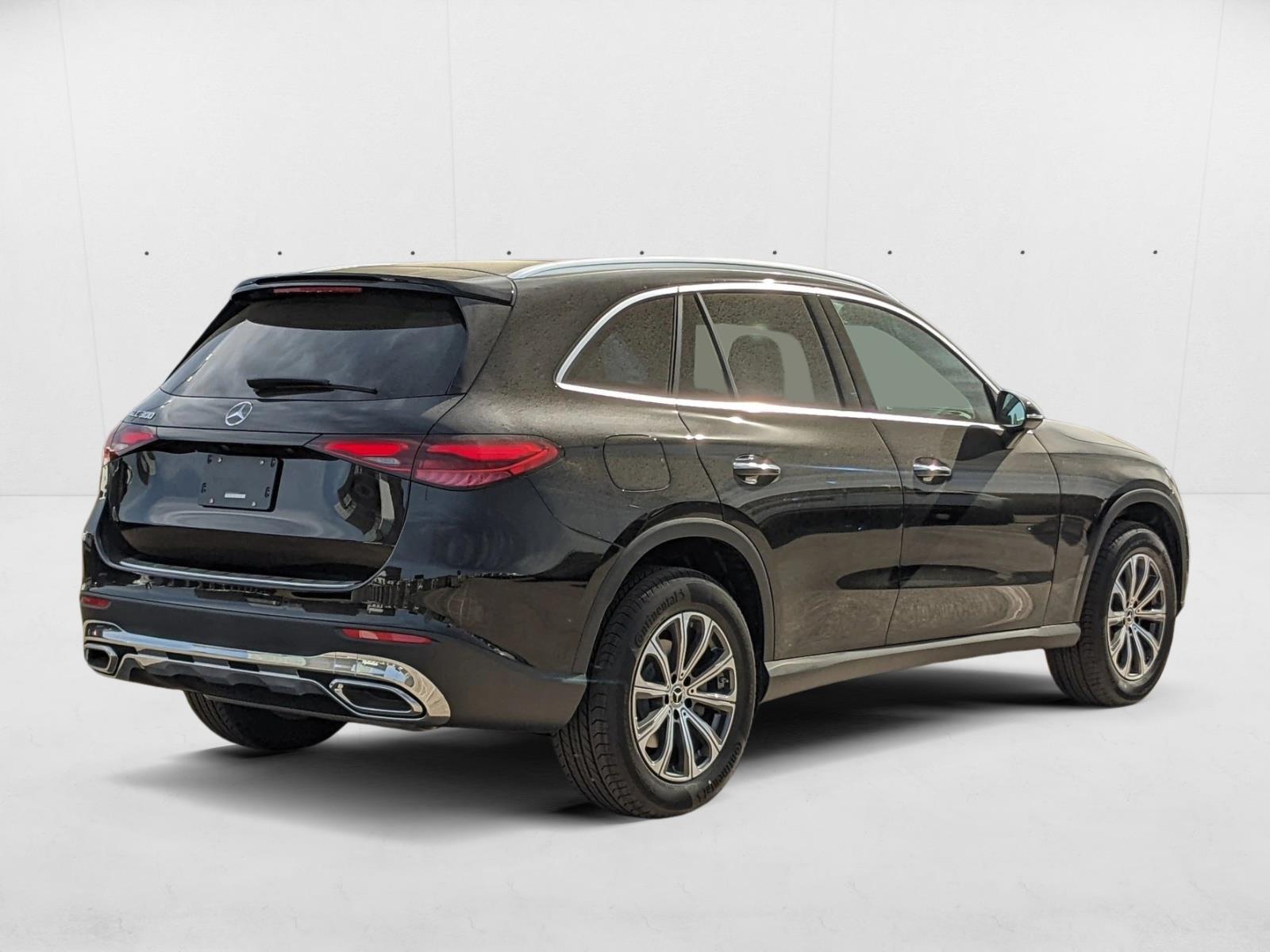 2025 Mercedes Benz GLC 300 photo 2