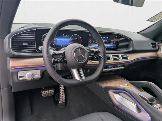 2025 Mercedes Benz GLS 450 4MATIC photo 3