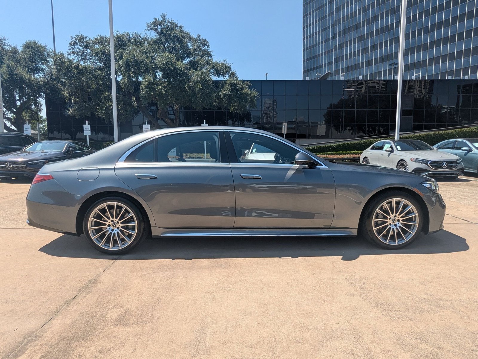 2022 Mercedes Benz S 580 4MATIC photo 4
