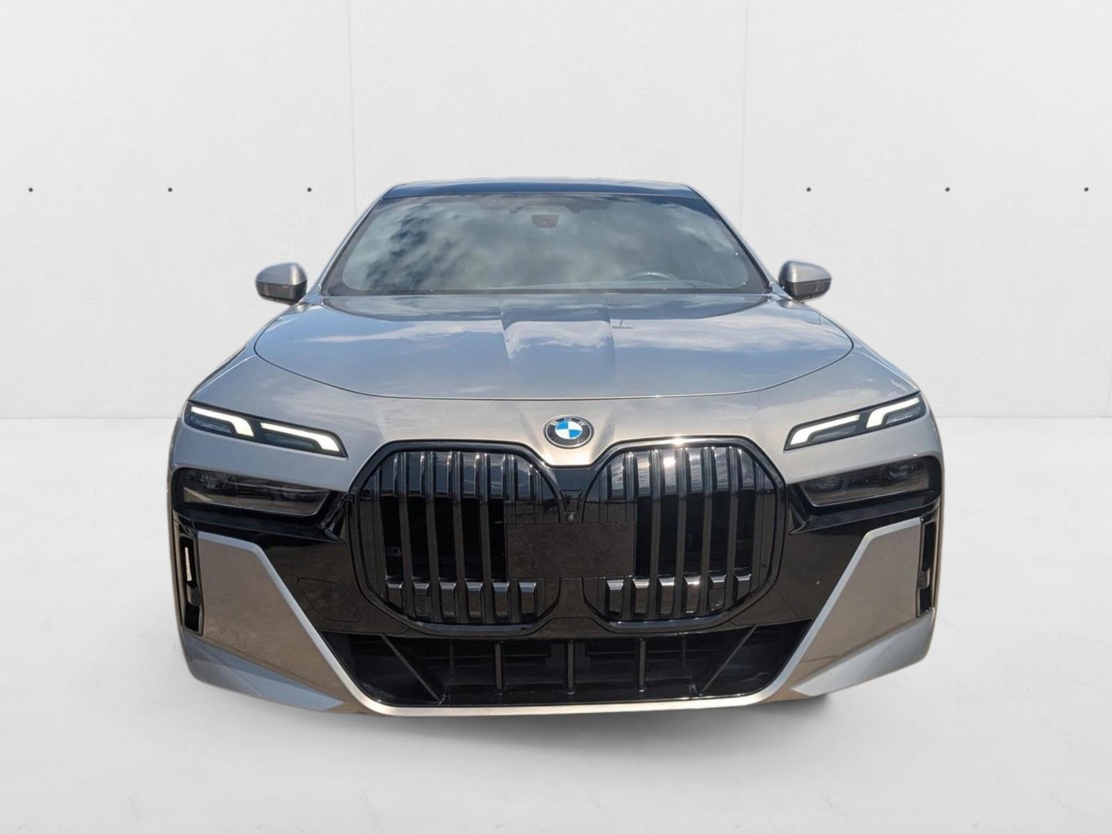 2023 Bmw 740i Sedan photo 2