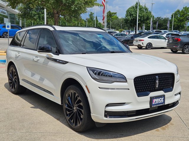 2023 Lincoln Aviator Reserve photo 2