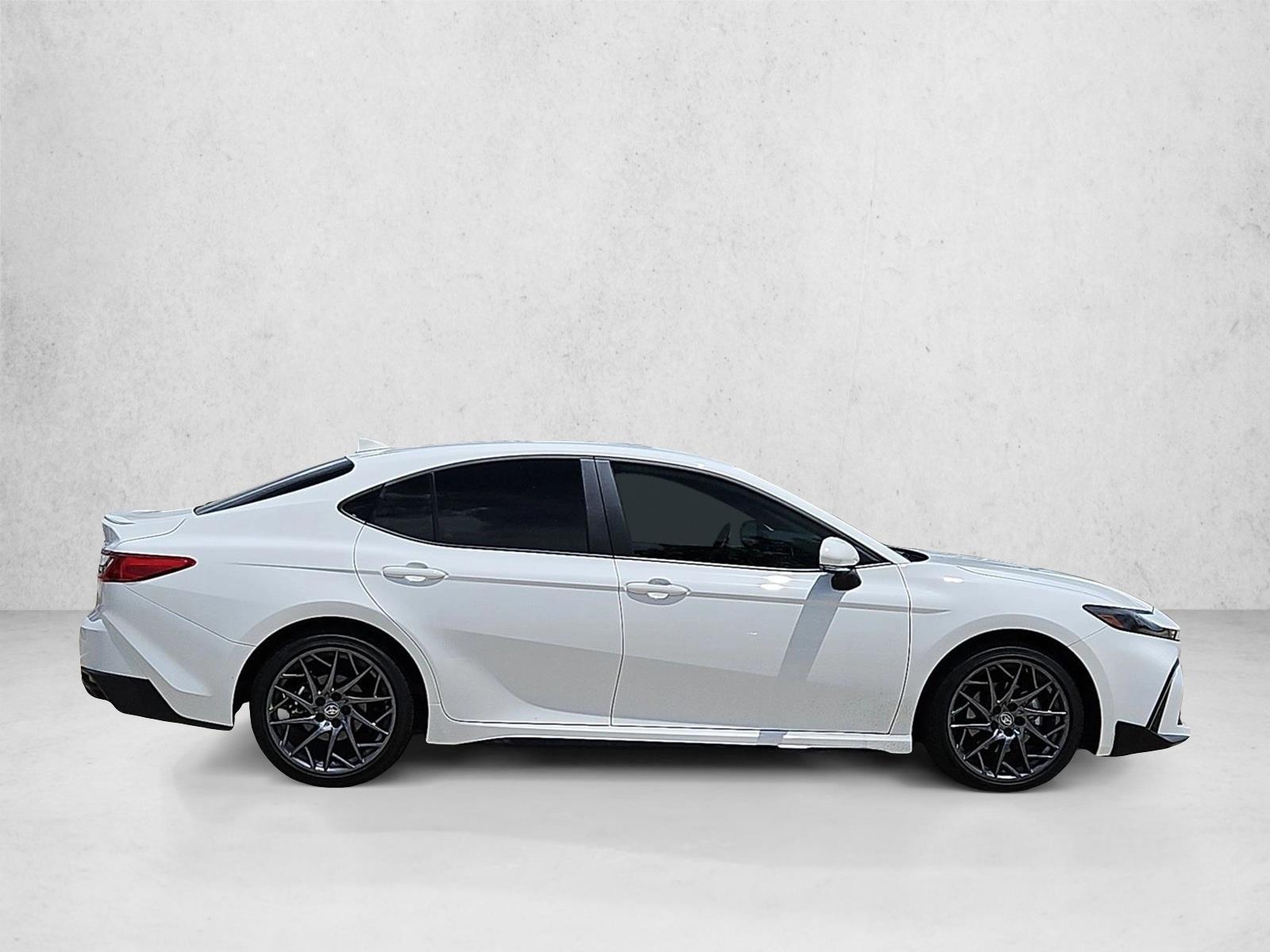 2025 Toyota Camry SE photo 4