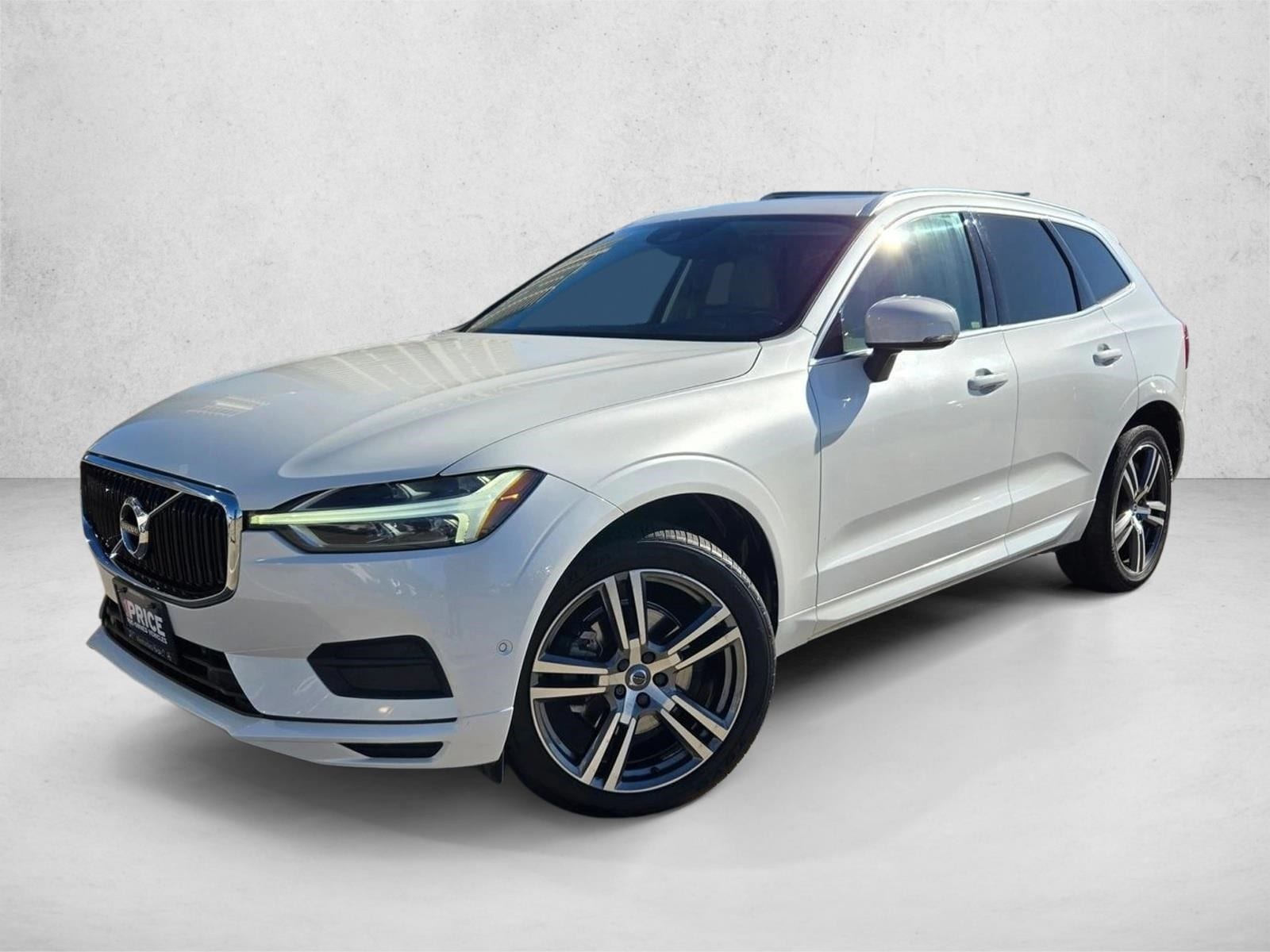2018 Volvo XC60 Momentum's photo