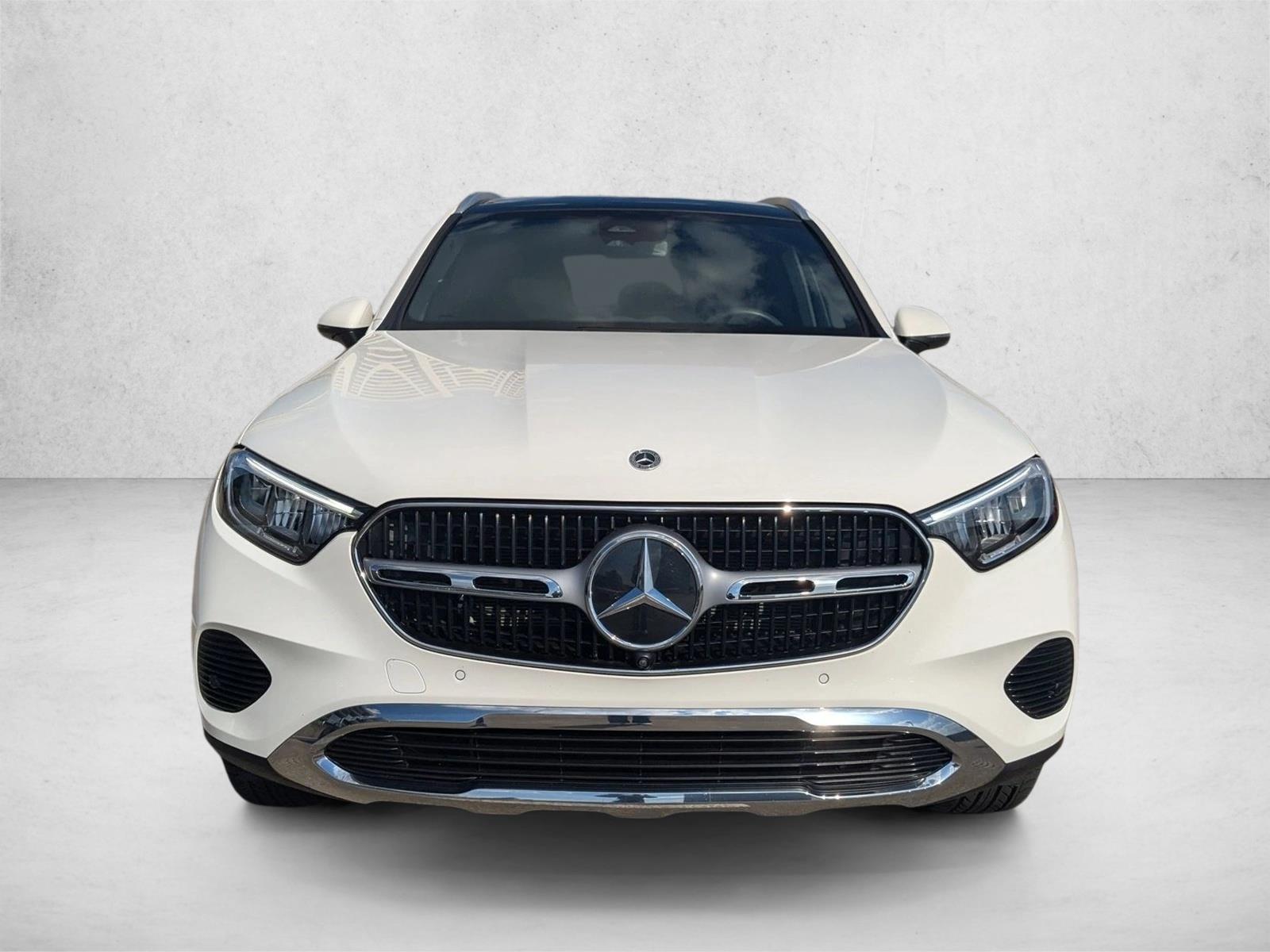 2024 Mercedes Benz GLC 300 photo 2