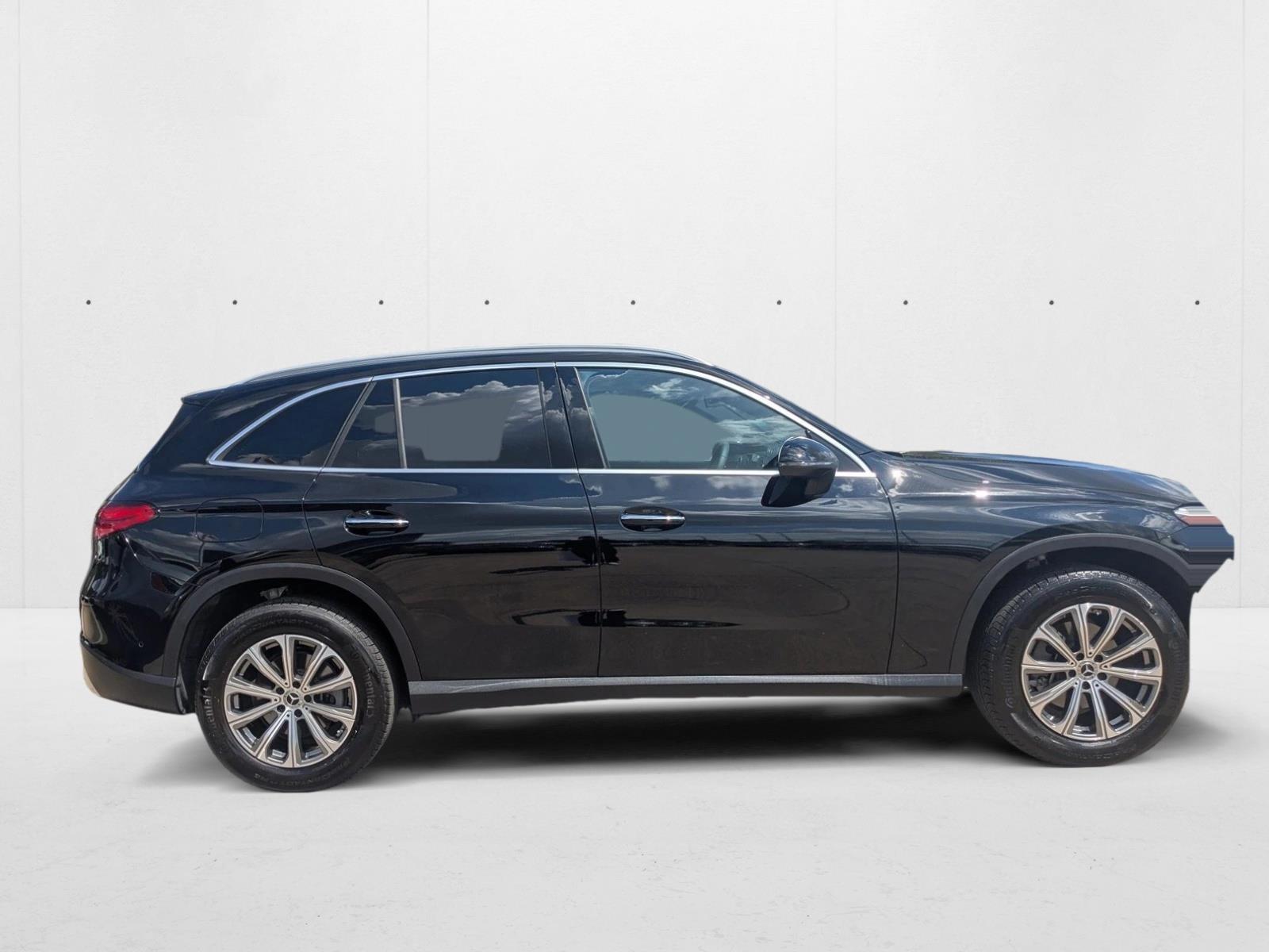 2025 Mercedes Benz GLC 300 photo 4