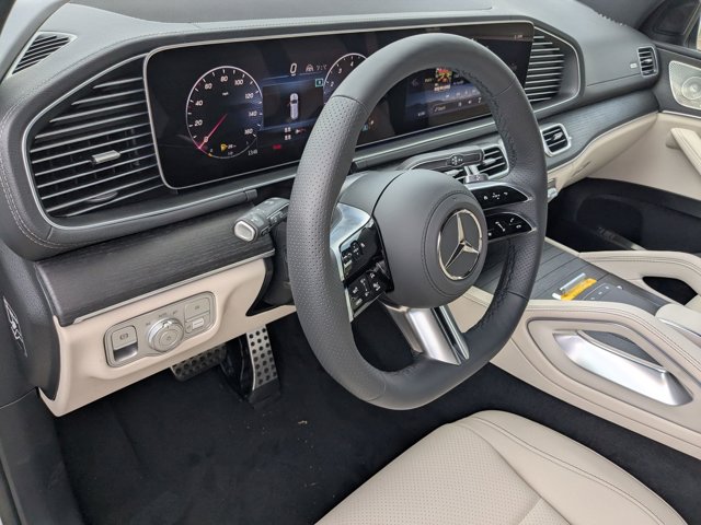 2025 Mercedes Benz GLS 450 4MATIC photo 3