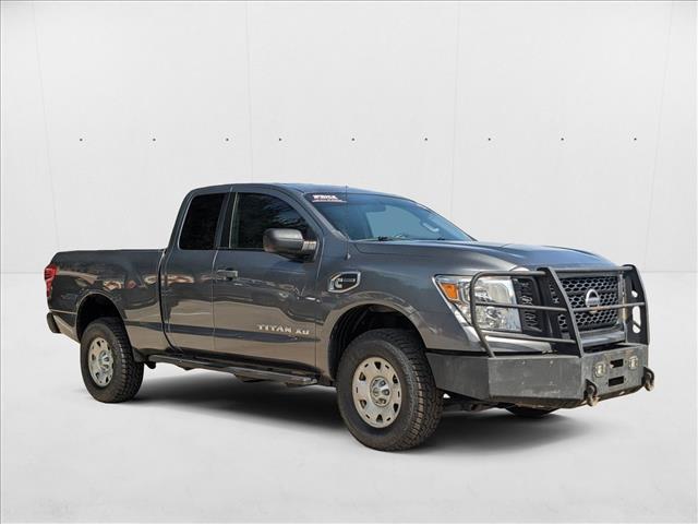 2017 Nissan Titan photo 3