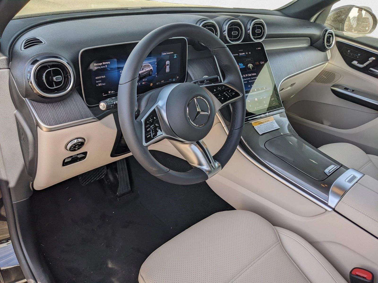 2025 Mercedes Benz GLC 300 photo 4