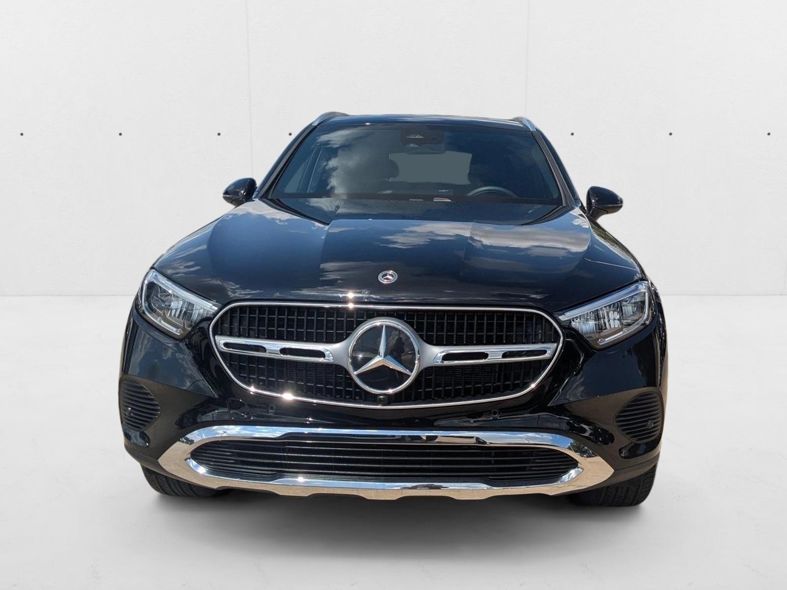 2025 Mercedes Benz GLC 300 photo 2
