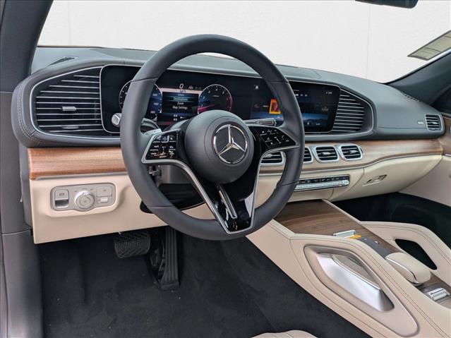 2025 Mercedes Benz GLS 450 4MATIC photo 3
