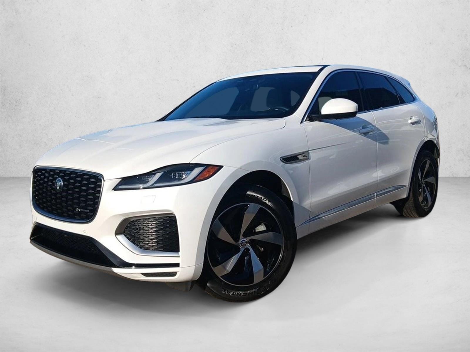 2024 Jaguar F-PACE P250 R-Dynamic S's photo