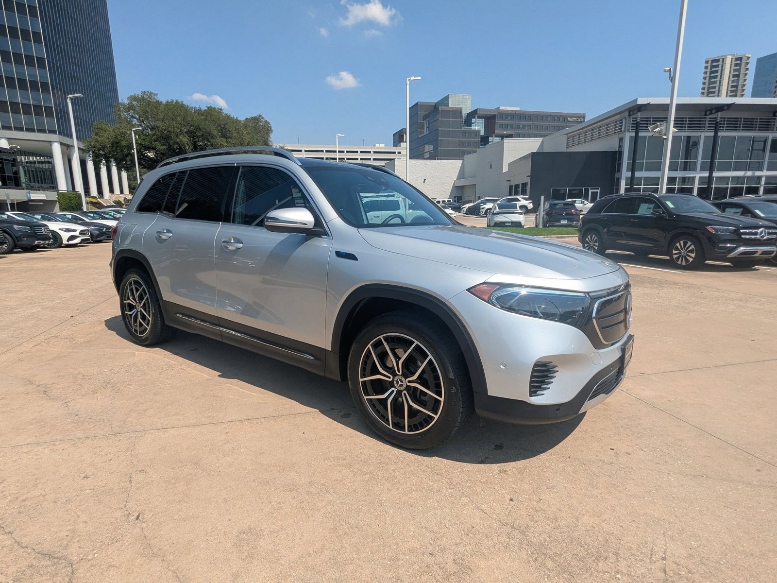 2022 Mercedes Benz EQB 350 4MATIC photo 2