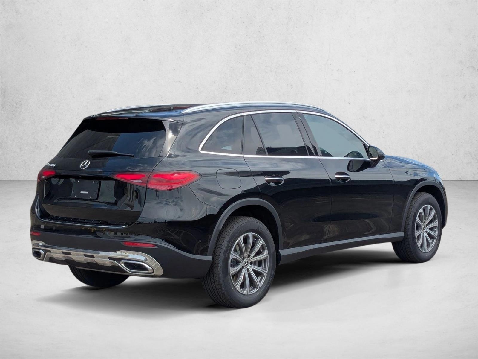 2025 Mercedes Benz GLC 300 photo 2