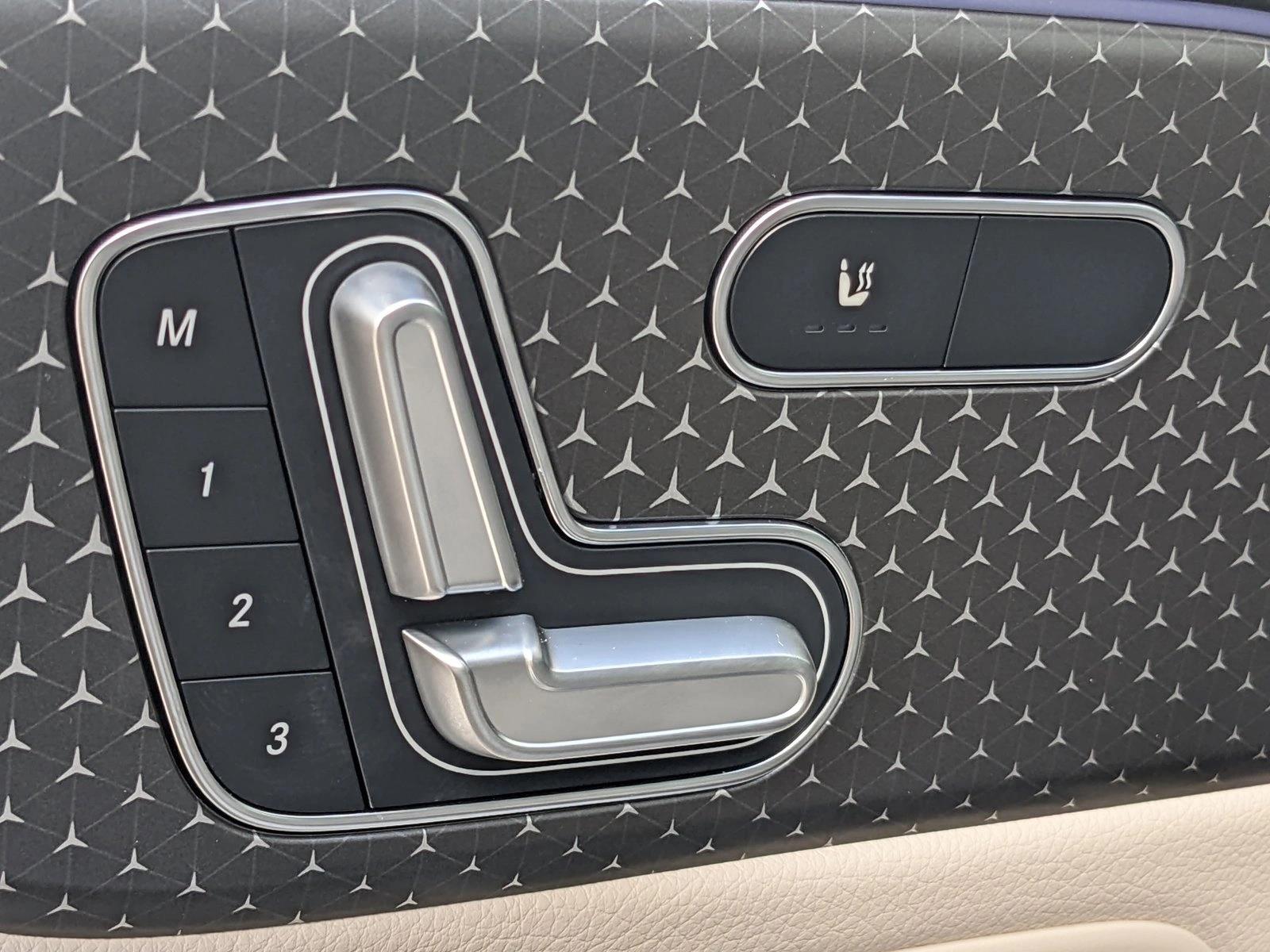 2025 Mercedes Benz GLB photo 3