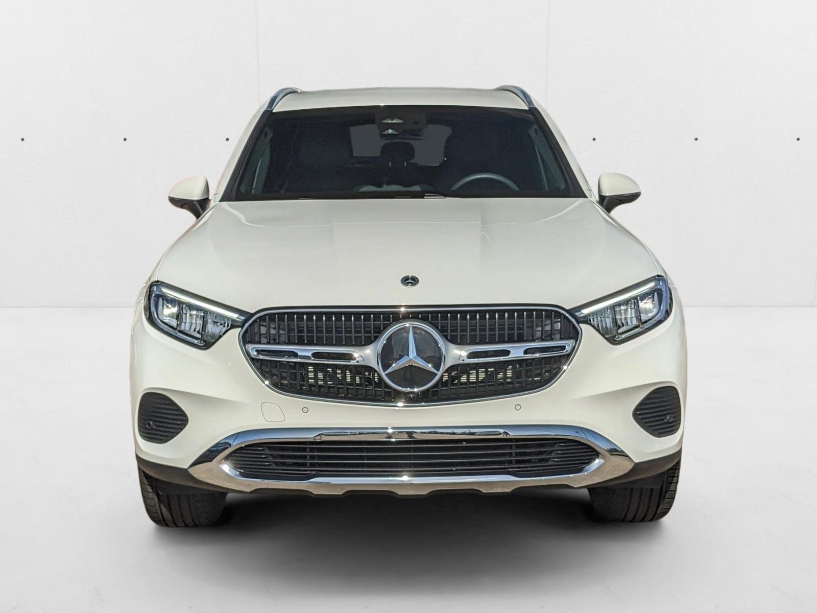 2025 Mercedes Benz GLC 300 photo 2