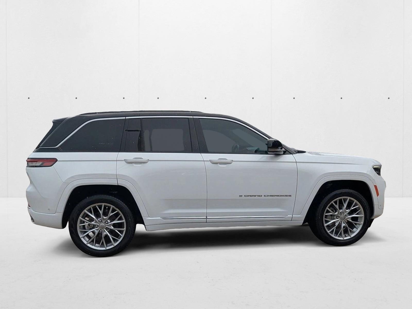 2022 Jeep Grand Cherokee Summit photo 2