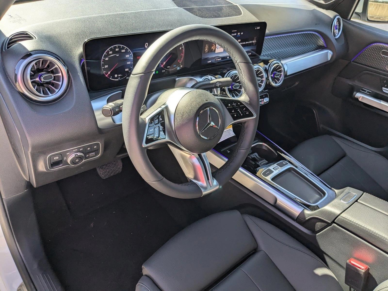 2025 Mercedes Benz GLB 250 4MATIC photo 3