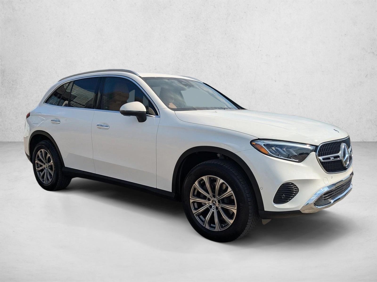 2025 Mercedes Benz GLC 300 photo 3