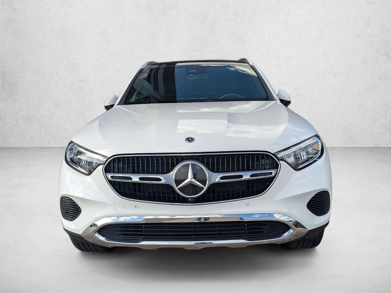 2025 Mercedes Benz GLC 300 photo 2