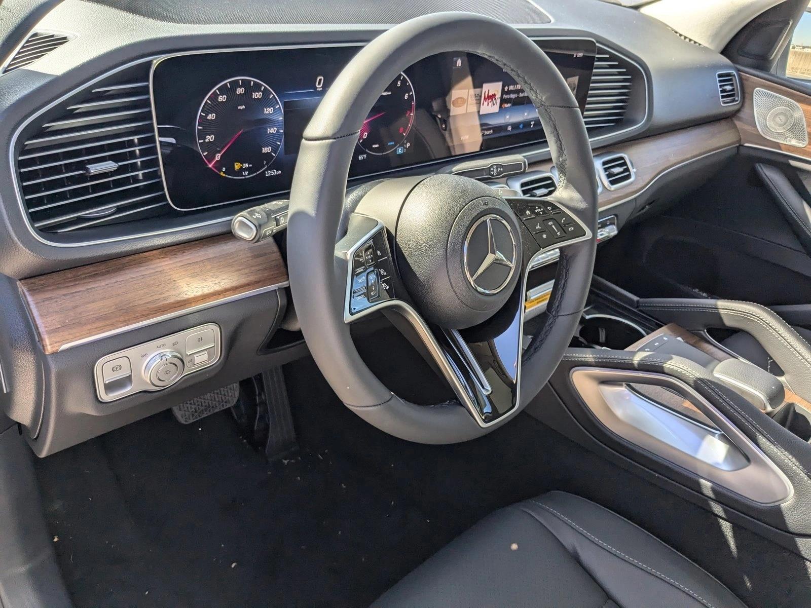 2025 Mercedes Benz GLE 4MATIC photo 3