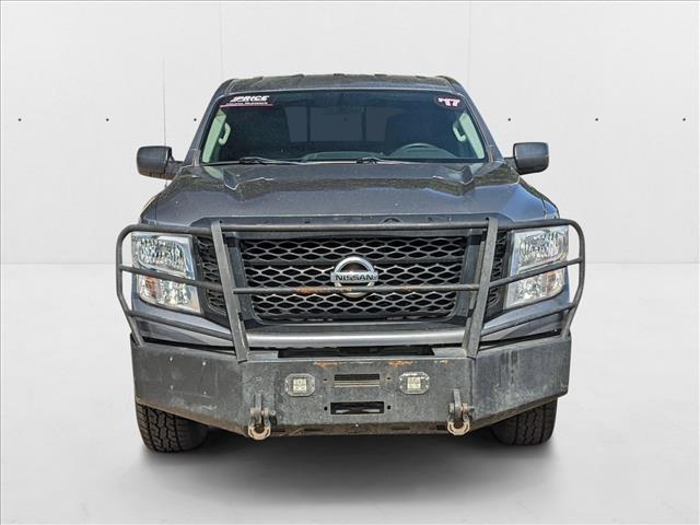 2017 Nissan Titan photo 2