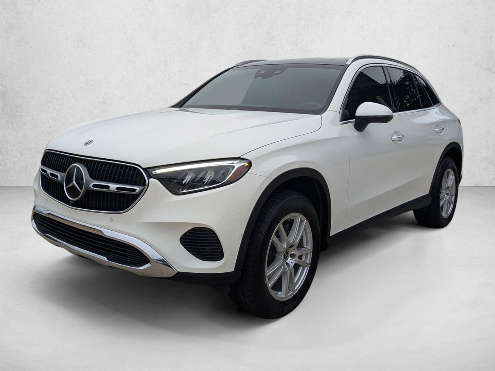 2023 Mercedes-Benz GLC GLC300's photo