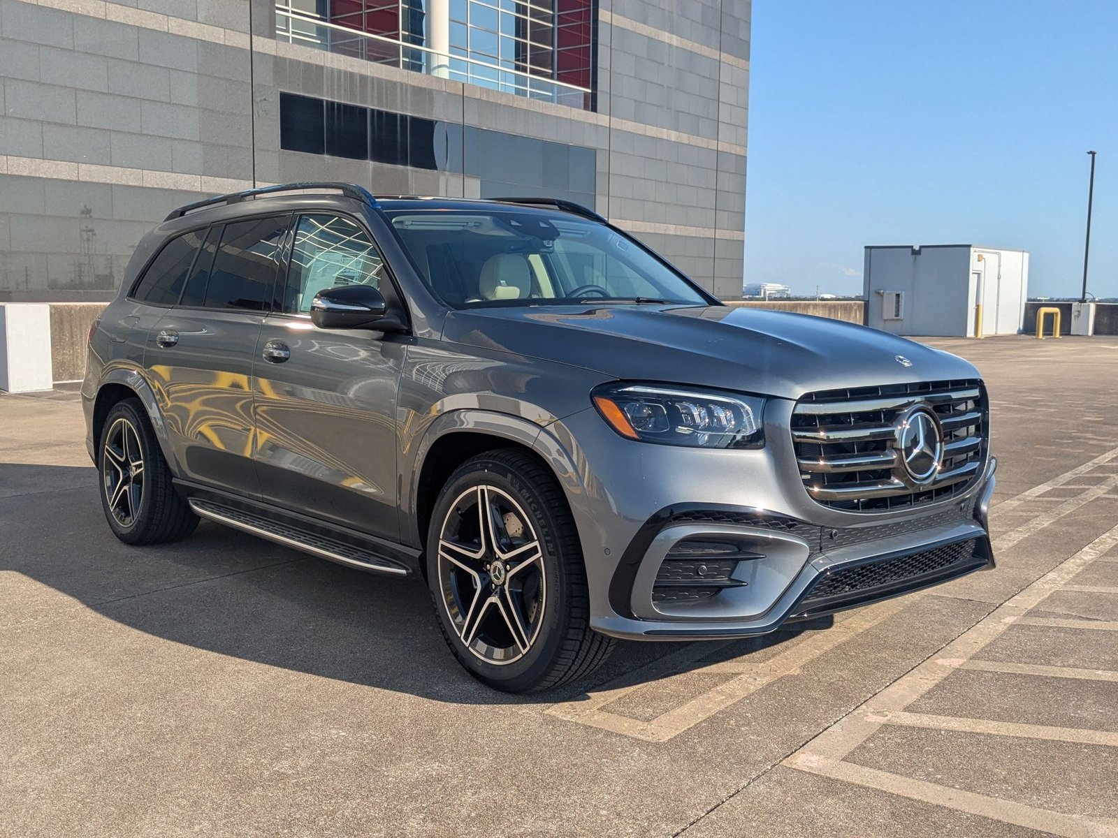 2026 Mercedes Benz GLS 450 4MATIC photo 2