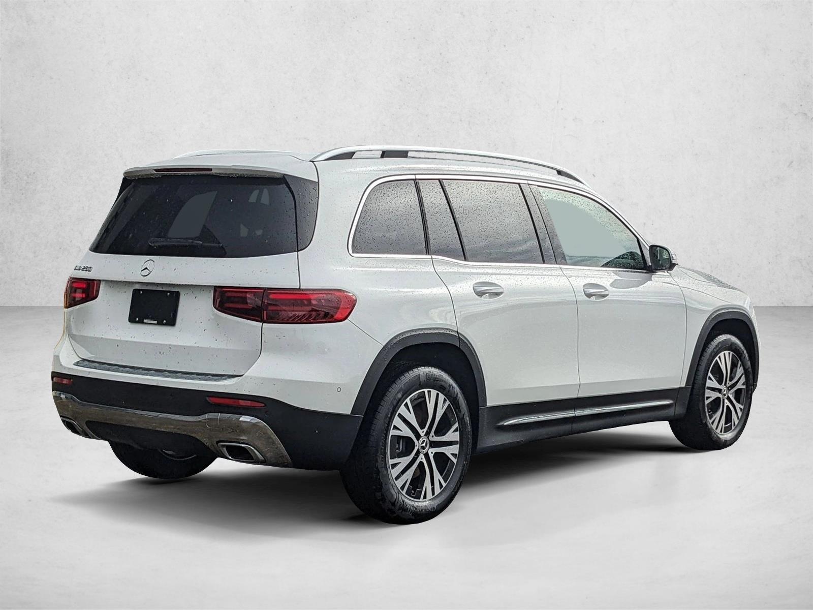 2025 Mercedes Benz GLB 250 photo 2