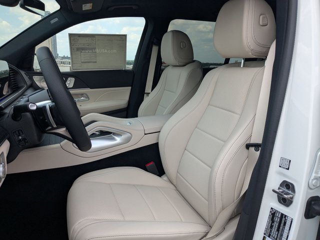 2025 Mercedes Benz GLS 450 4MATIC photo 4