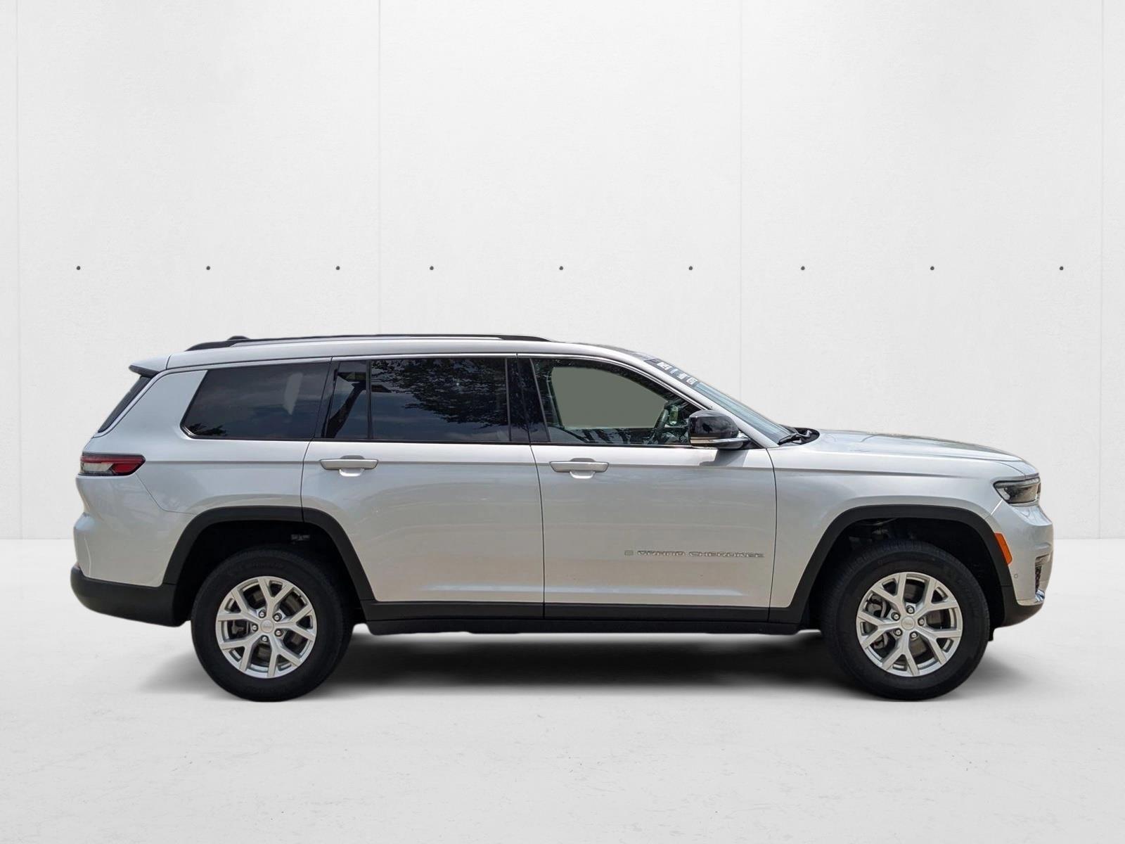 2023 Jeep Grand Cherokee Limited photo 2