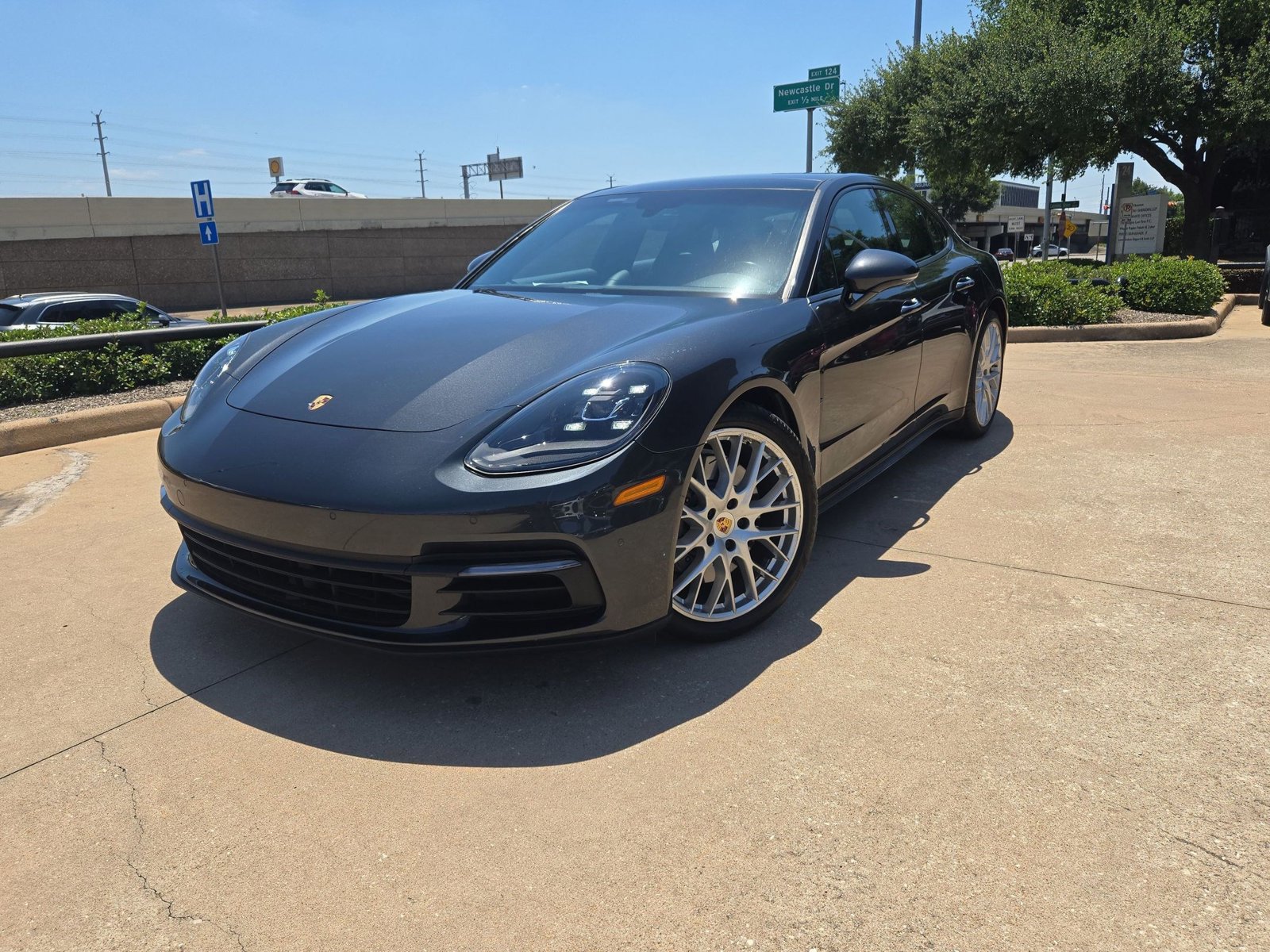 2019 Porsche Panamera 4's photo