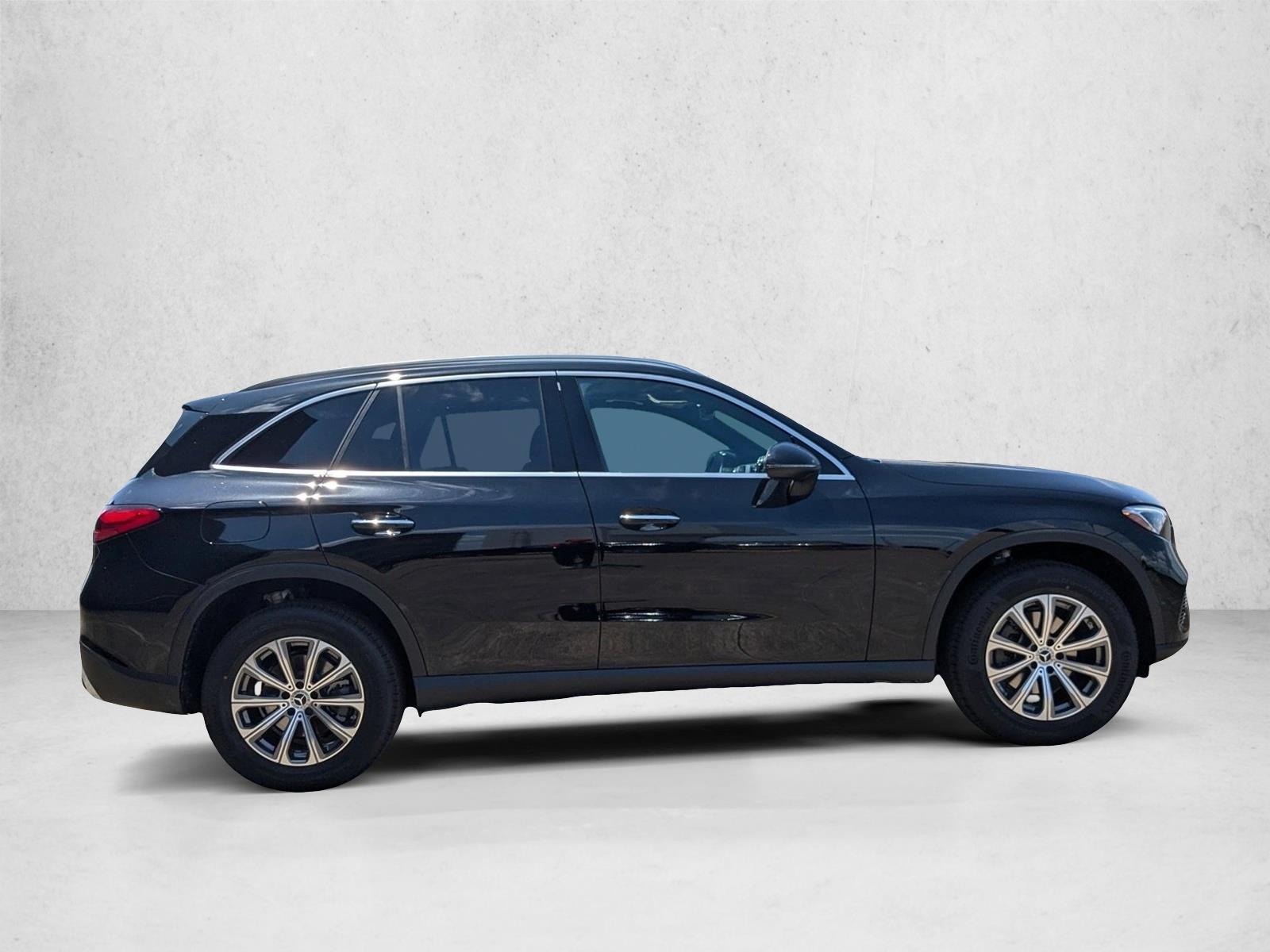 2025 Mercedes Benz GLC 300 photo 4