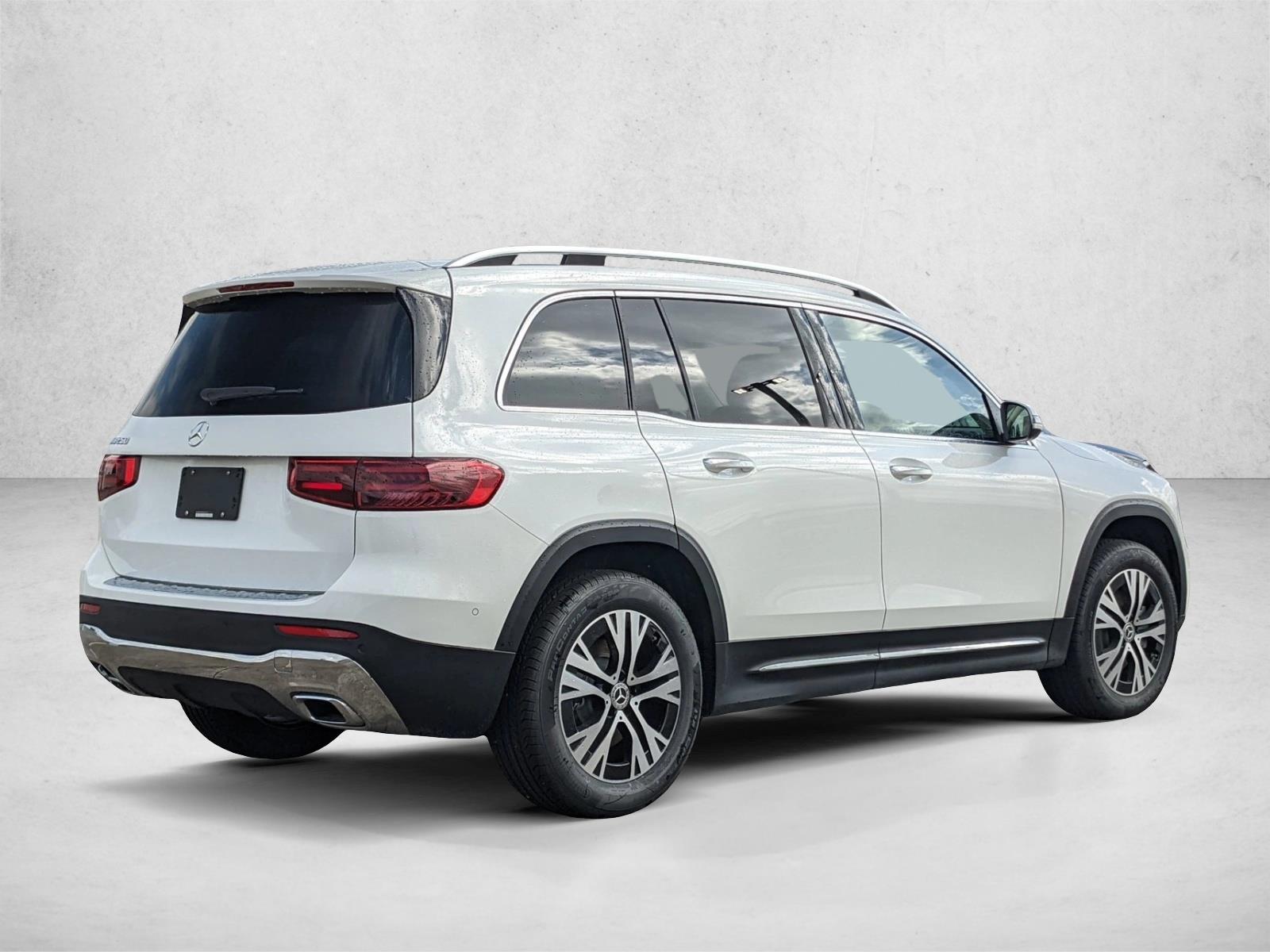 2025 Mercedes Benz GLB photo 2