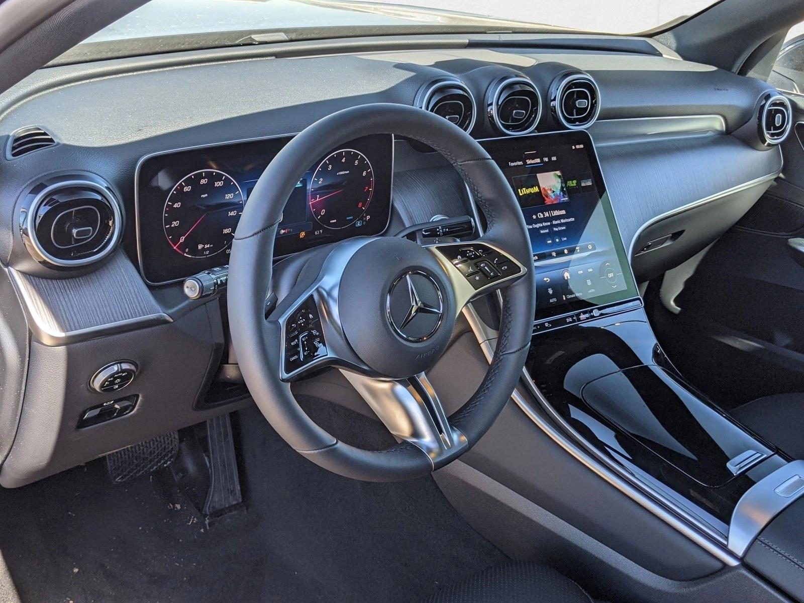 2025 Mercedes Benz GLC 300 photo 3