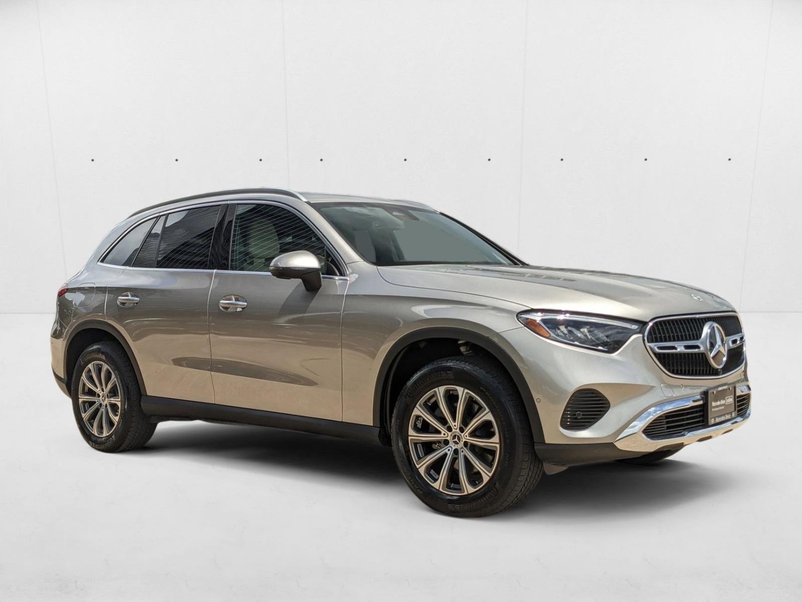 2024 Mercedes Benz GLC 300 photo 3