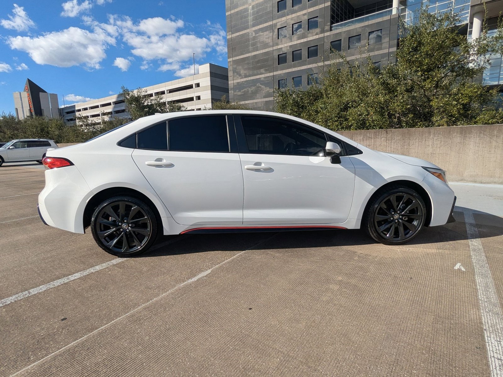 2023 Toyota Corolla SE photo 4